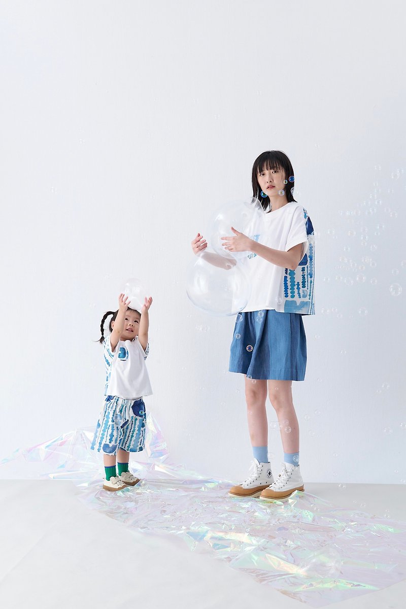 Parent-child outfit rian print exclusive fabric bat sleeve stitching white tee - ชุดครอบครัว - ผ้าฝ้าย/ผ้าลินิน สีน้ำเงิน