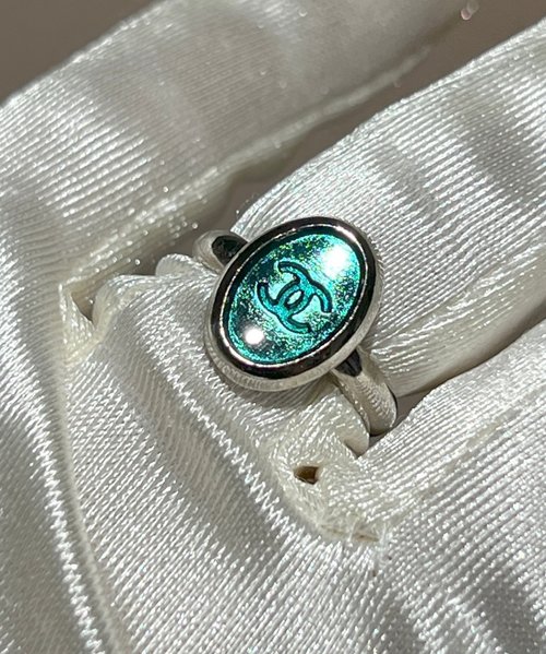 RARE TO GO VINTAGE 日出中古研究所 | 中古名牌選品店 Chanel稀有綠色橢圓銀色中古戒指 絨面首飾盒 情人節禮物