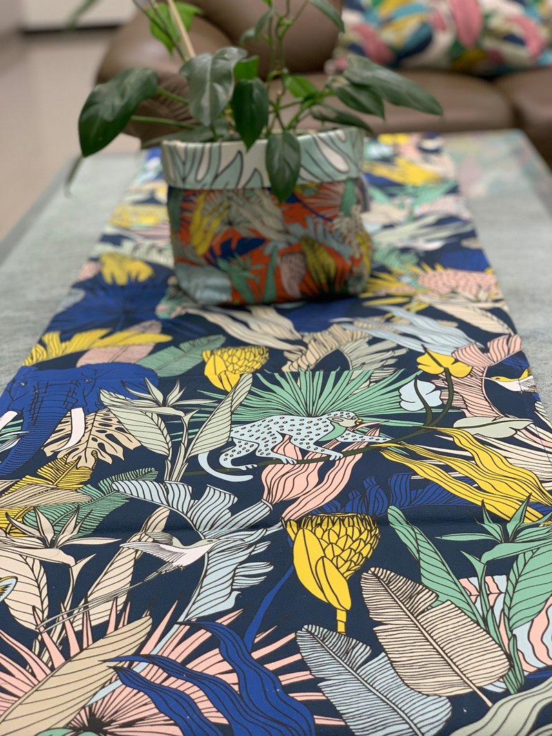 Taiwan exclusive model_aLoveSupreme South Africa Wenqing hand-painted long tablecloth_cool blue African grassland - ผ้ารองโต๊ะ/ของตกแต่ง - ผ้าฝ้าย/ผ้าลินิน 