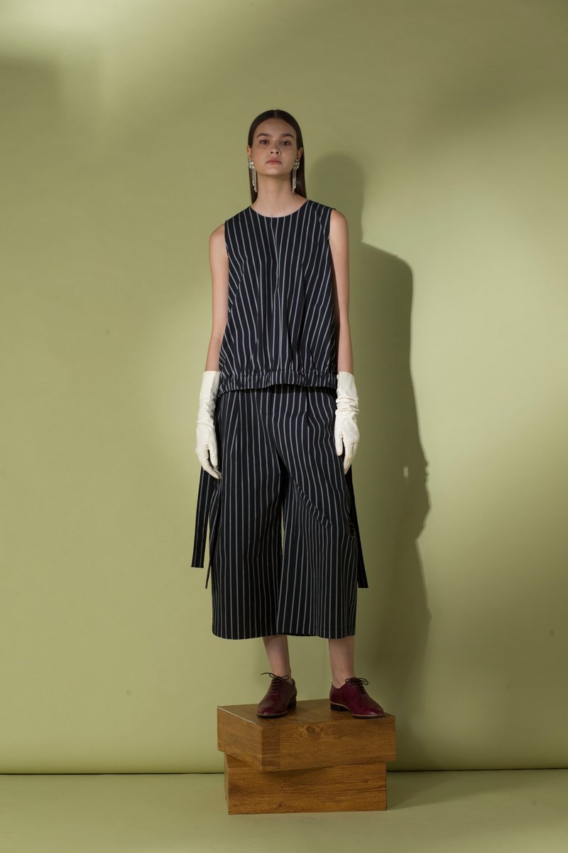 Striped cropped pleated pants - กางเกงขายาว - ผ้าฝ้าย/ผ้าลินิน สีดำ