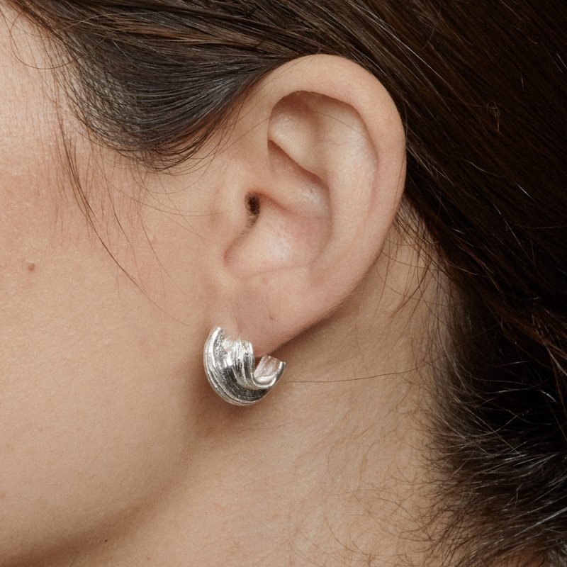 Crush Jewel Mitsuro Studs Earrings - ต่างหู - เงิน สีเงิน