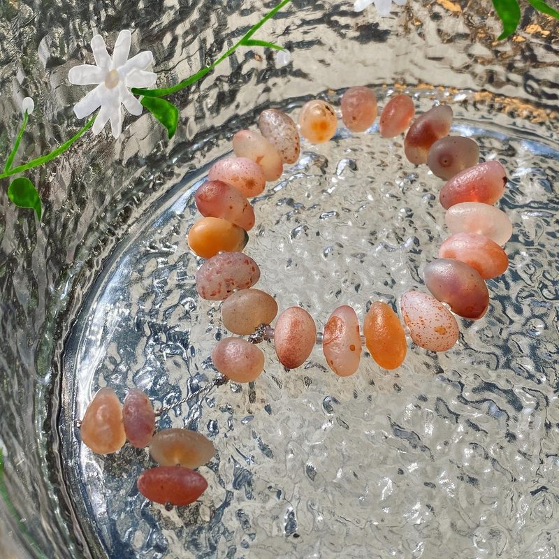 【Lost and find】Natural stone Gobi agate candy flower little bracelet - สร้อยข้อมือ - เครื่องเพชรพลอย หลากหลายสี