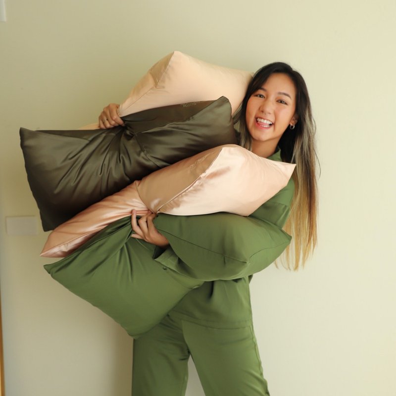 精緻禮盒 啞光設計柔滑刺繡枕頭套2對 - 枕頭/抱枕 - 其他人造纖維 多色