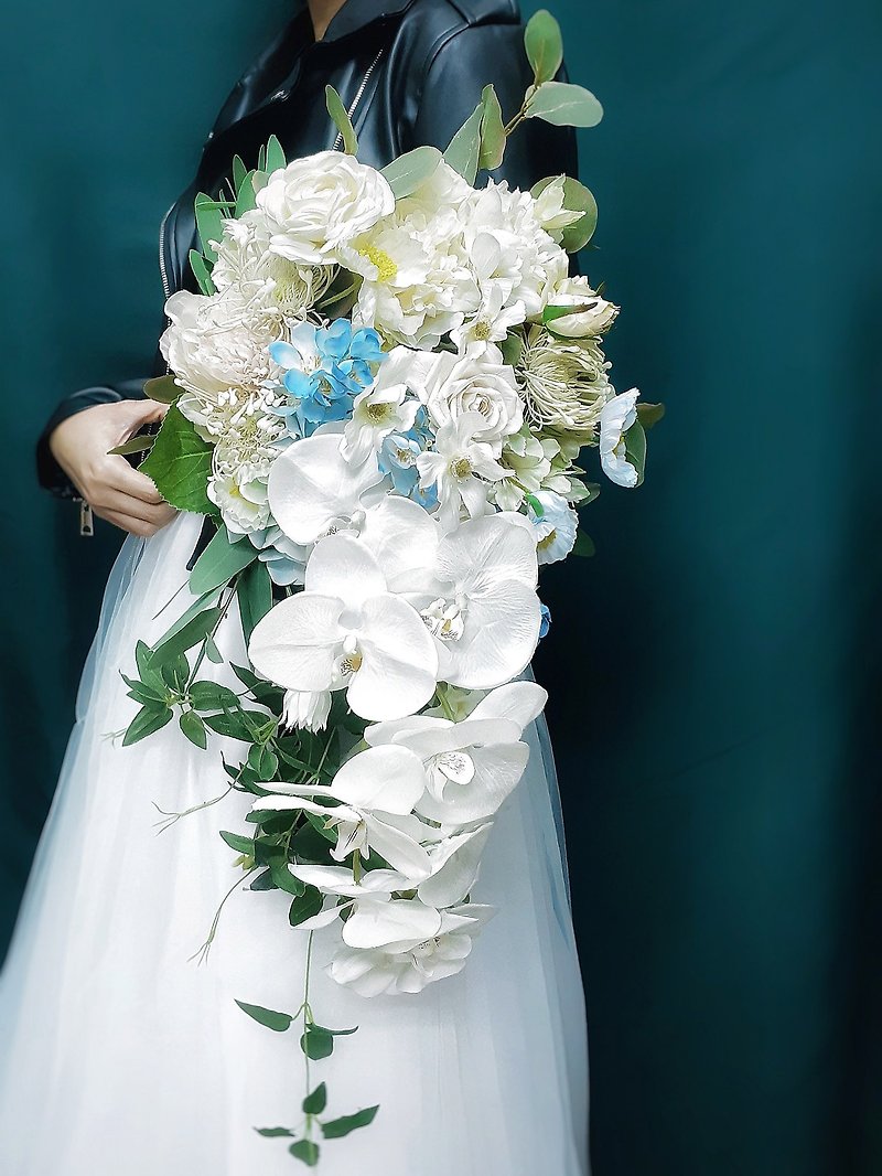 Silk Bouquet, Retro Wedding Bouquet, Cascade Bridal Bouquet, Faux Flowers - Dried Flowers & Bouquets - Other Man-Made Fibers White