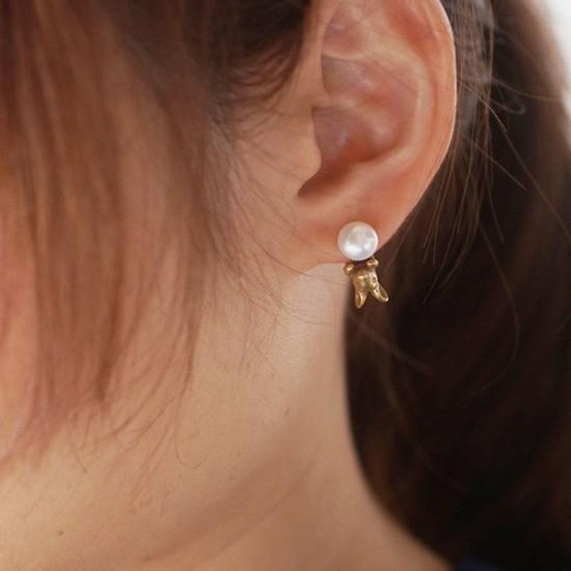 Pearl and rabbit earrings antique one ear - ต่างหู - ไข่มุก สีทอง