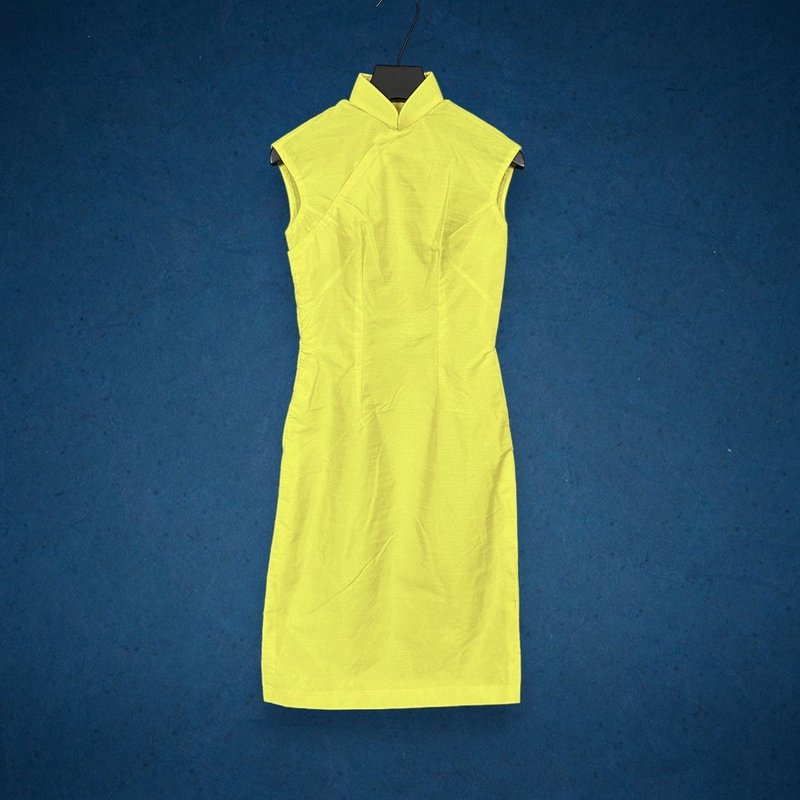 二手 古董訂製 螢光黃色 素色素面 顯腰身 小尺碼 無袖旗袍 CA613 - 連身裙 - 聚酯纖維 黃色