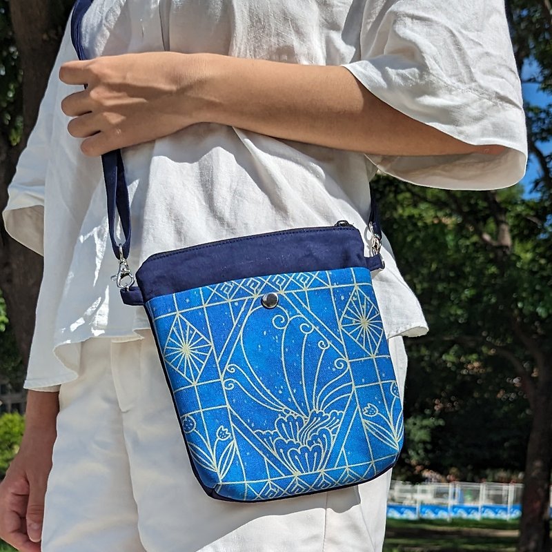 Lightweight side backpack - butterfly window grille - navy blue bottom / crossbody bag / mobile phone bag / small bag - Messenger Bags & Sling Bags - Cotton & Hemp Blue