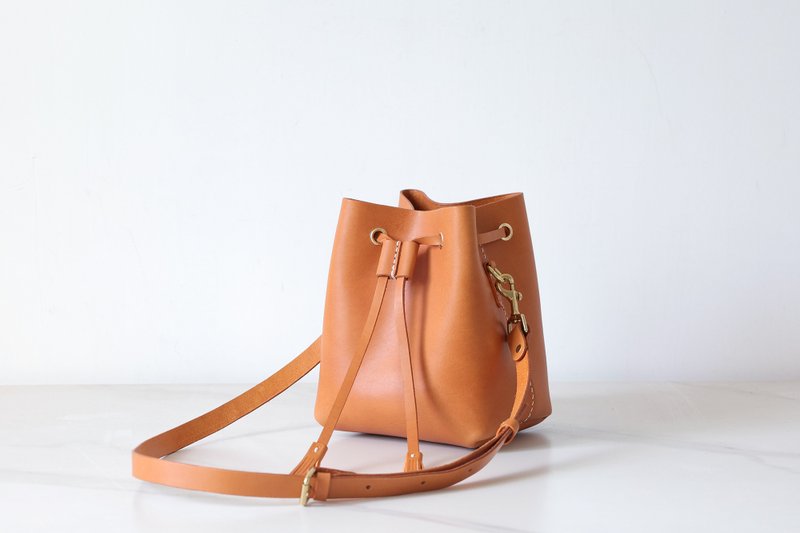 Bucket bag retro and simple fashion sense - กระเป๋าแมสเซนเจอร์ - หนังแท้ สีส้ม