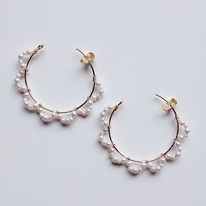 14kgf freshwater pearl AA + vintage pearl scallop hoop pierced earrings耳針 - 耳環/耳夾 - 寶石 白色