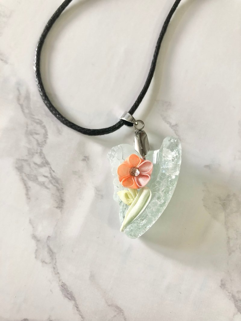 Aqua sea glass pendant with kanzashi flowers necklace - Necklaces - Glass Transparent