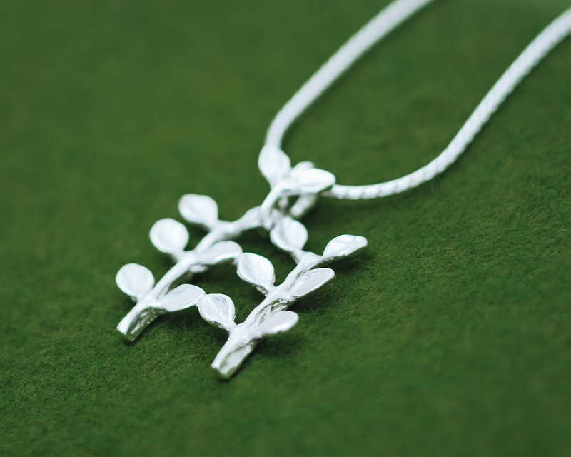 Sprouting Sprouts necklace  - silver pendant and chain - hypoallergenic - สร้อยคอ - เงิน สีเงิน