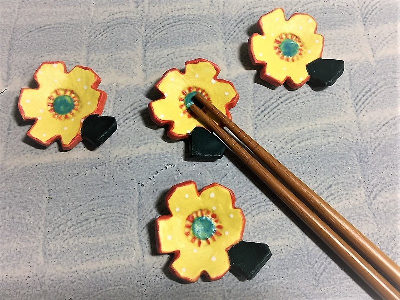 Orange piping small yellow flower chopstick rest (remanufactured after sold out)_pottery chopstick rest - ตะเกียบ - ดินเผา สีเหลือง