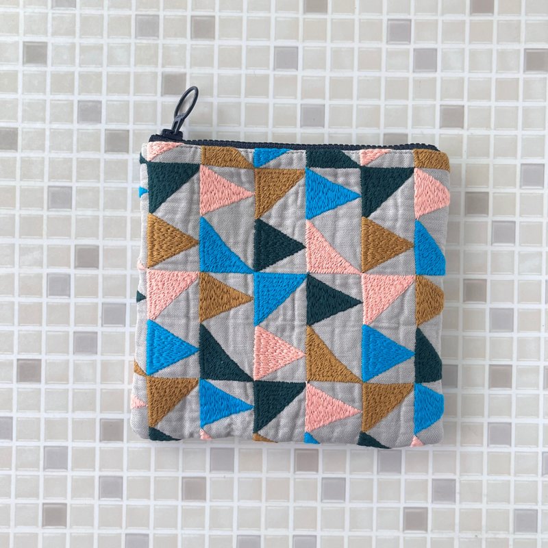 mina perhonen botany スクエアポーチ　収納袋　カラフル　刺繍 - 化妝包/收納袋 - 棉．麻 多色