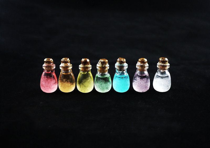 Seven-Color Discount [Water Drop] Weather Bottle Charm/Keychain - พวงกุญแจ - วัสดุอื่นๆ หลากหลายสี