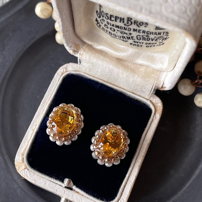 14kgf Gemstone quality citrine and vintage pearl oval earrings OR brass pain-resistant Clip-On/November birthstone