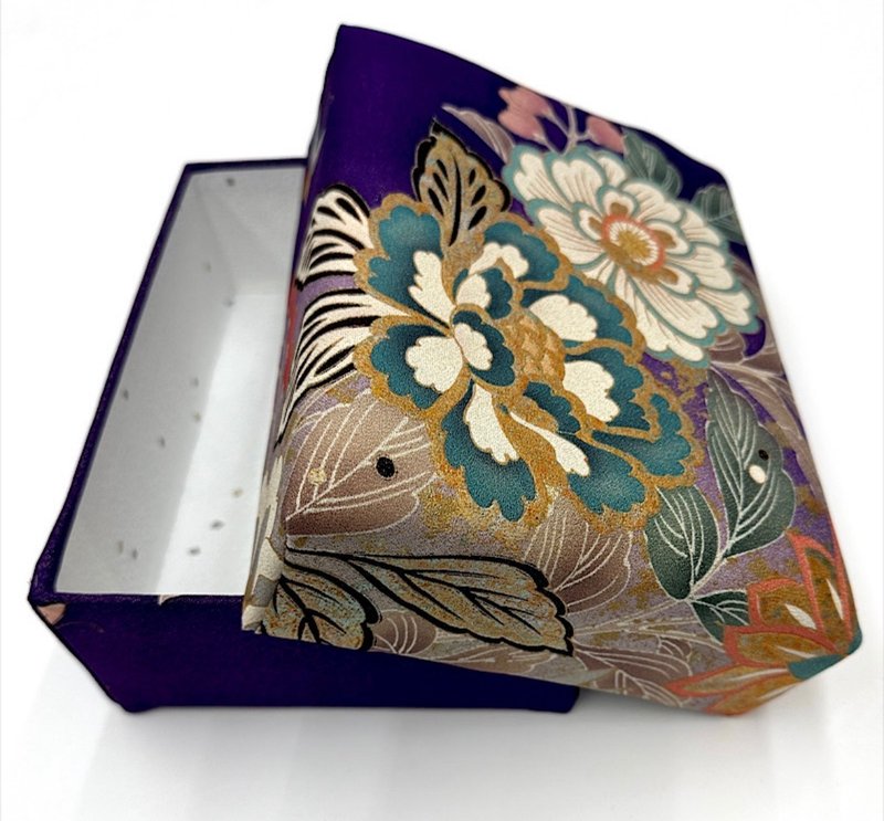 TAKARABAKO　日本の着物の生地を貼った収納箱です。日本製です。日本の文化を感じてください。P-20 - 収納用品 - シルク・絹 パープル