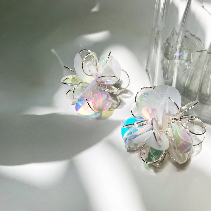 <Hydrangea. Aurora Style> Hand-designed resin earrings/dangling style/earring - Earrings & Clip-ons - Other Materials Multicolor