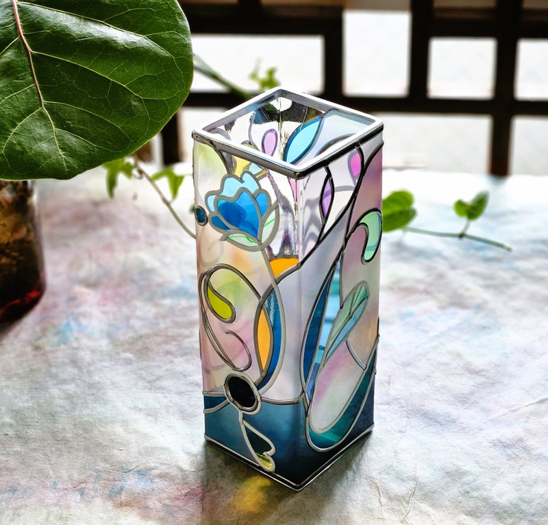 Fairy Flower Garden Blue Glass Vase - เซรามิก - แก้ว หลากหลายสี