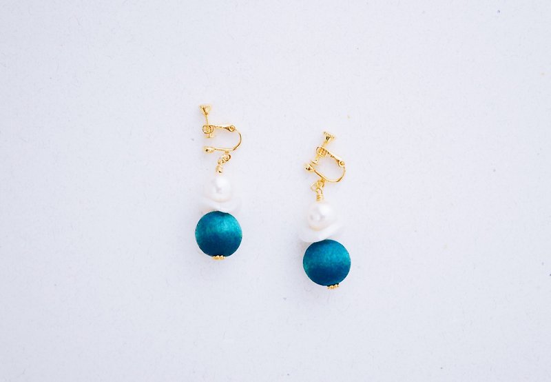 Little Snowman-Crystal Pearl Peacock Blue Wood Bead Earrings - Earrings & Clip-ons - Other Metals Blue