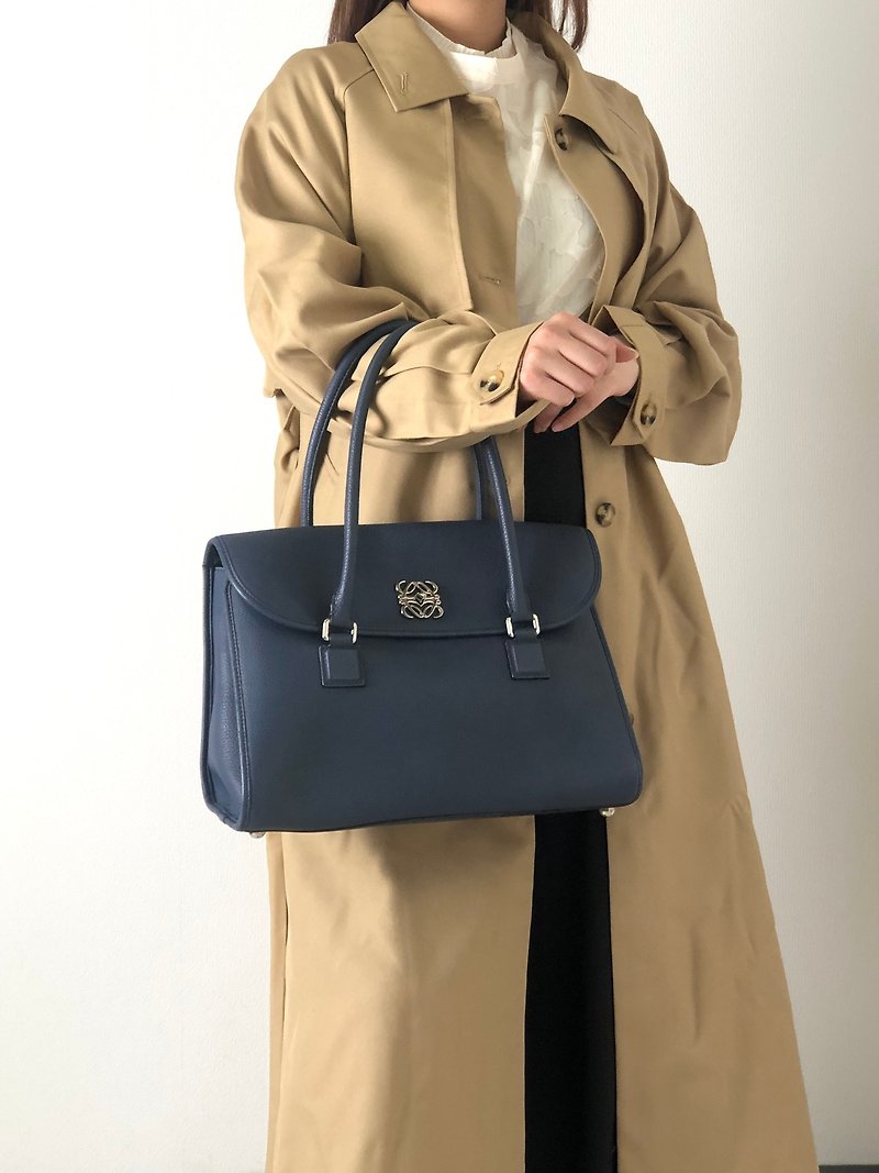 [Direct from Japan, branded used bag] LOEWE Turnlock Anagram Alamo handbag, blue grey, vintage, v8tra2 - กระเป๋าถือ - หนังแท้ สีน้ำเงิน