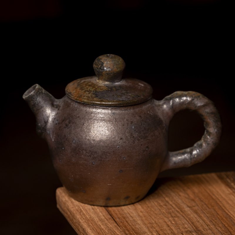 Huang Chungui-Charcoal-fired teapot - ถ้วย - ดินเผา สีนำ้ตาล