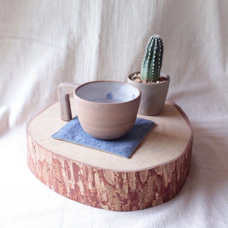 Ceramic coffee cup - 花瓶/花器 - 陶 白色