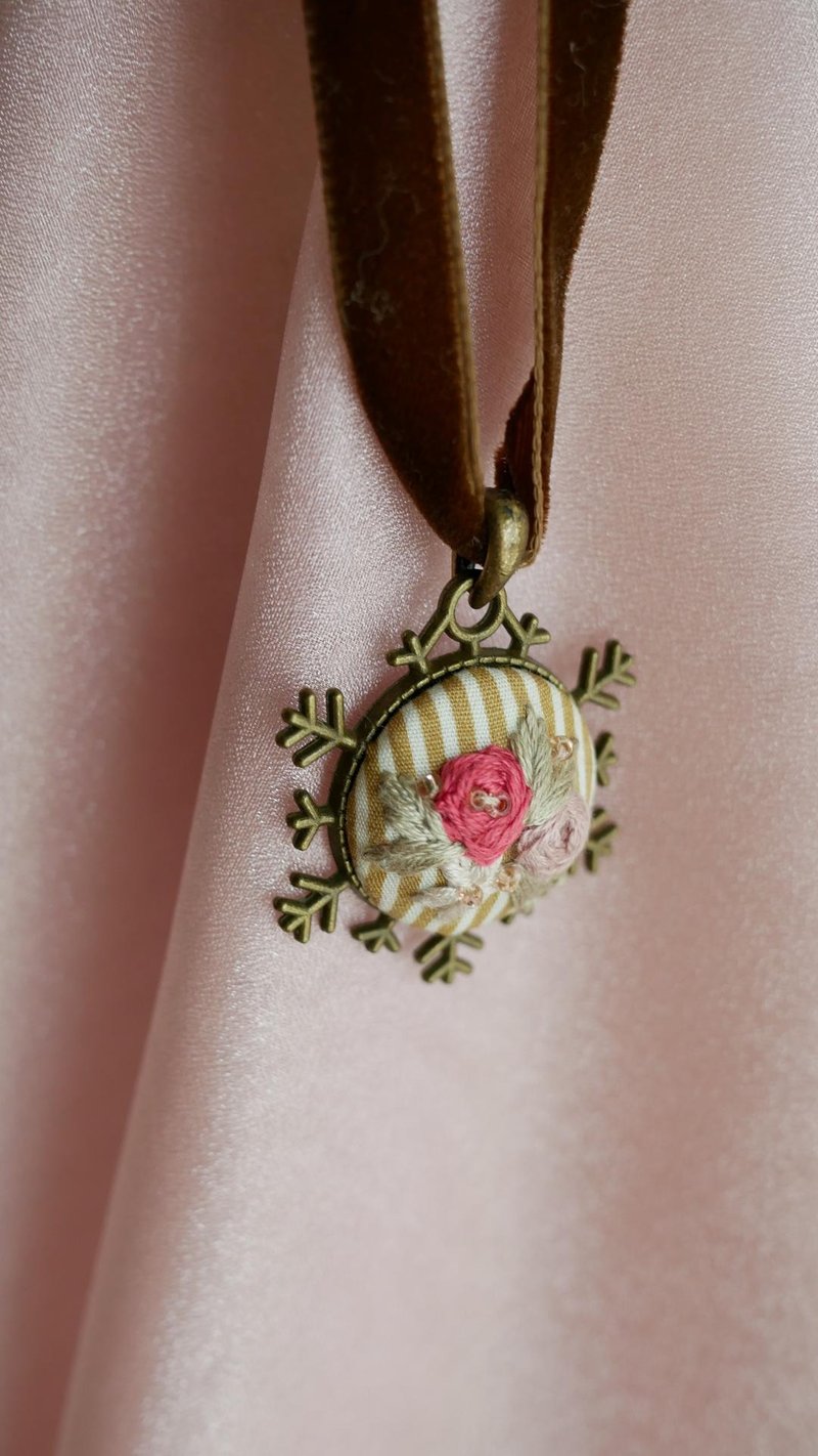 Sleepy Frilly 復古宮廷立體手繡頸鍊 - Alexandra - 項鍊 - 繡線 咖啡色