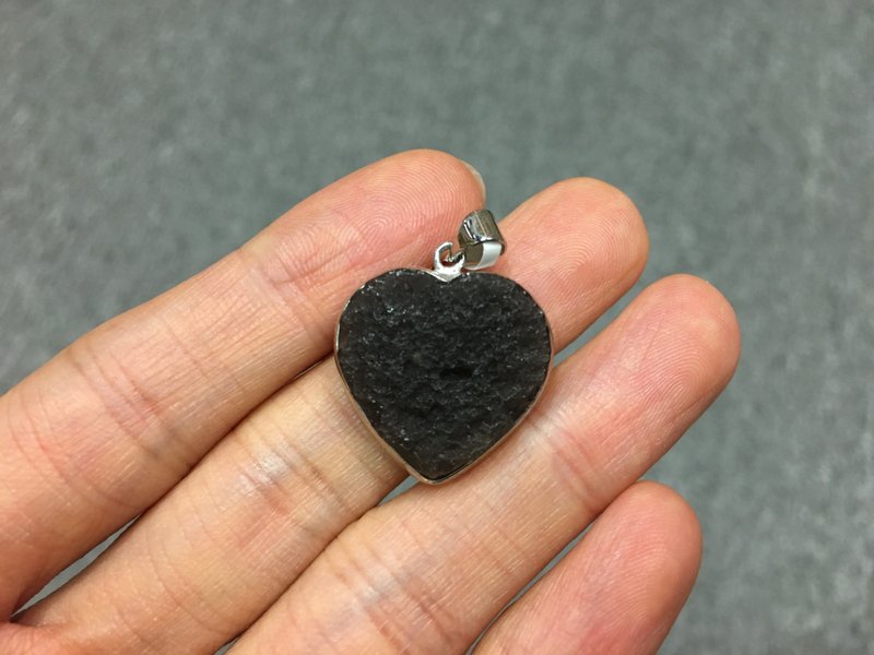 Indonesian meteorite heart-shaped pendant-helps strengthen personal willpower and creativity - Charms - Semi-Precious Stones 