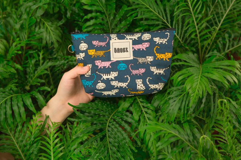 拉鍊萬用包 / 日本花布限定 _夜貓子 - 化妝包/收納袋 - 棉．麻 多色