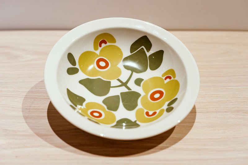 German old piece Hutschenreuther green flower soup plate / fruit plate - Plates & Trays - Pottery Green