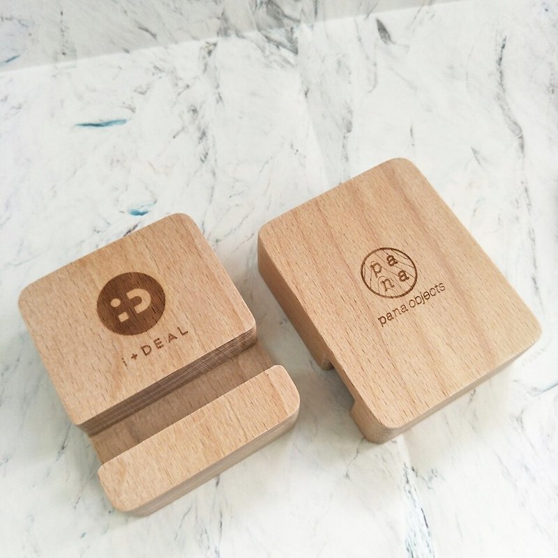 Pana Objects i+DEAL mobile phone holder - ที่ตั้งมือถือ - ไม้ สีนำ้ตาล
