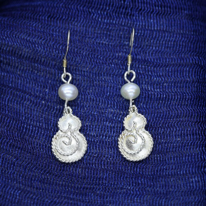 【Sumee Su】Spring. gourd earrings - Earrings & Clip-ons - Sterling Silver White