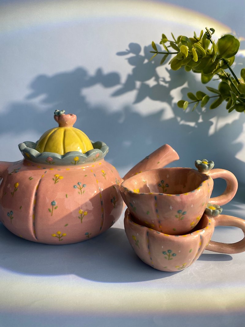 Handmade ceramic teapot ชุดกาน้ำชาเซรามิกแฮนด์เมดสีชมพู พร้อมแก้วชา ลายดอกไม้สุด - เครื่องครัว - ดินเผา สึชมพู