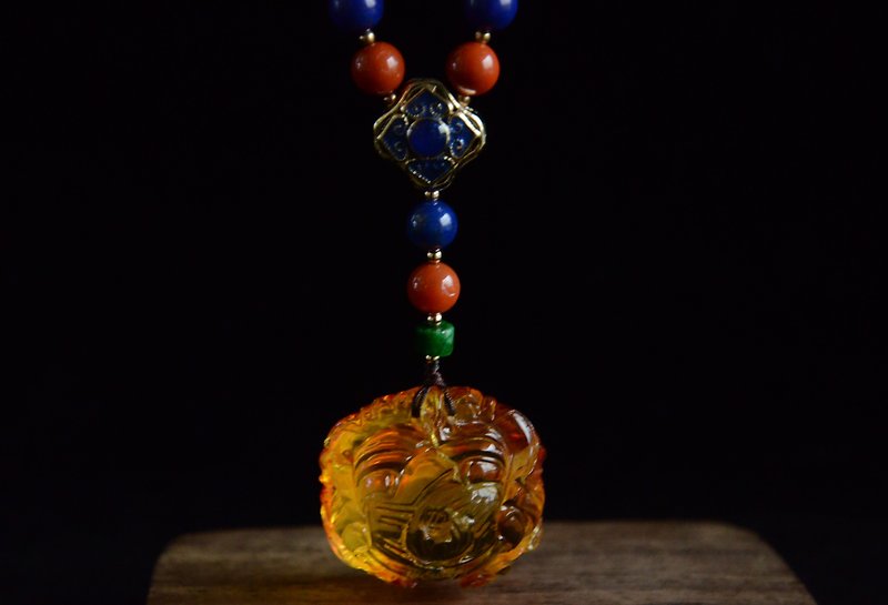 [Flower good moon] Amber amber carved peony lapis lazuli vintage necklace - Necklaces - Gemstone Yellow