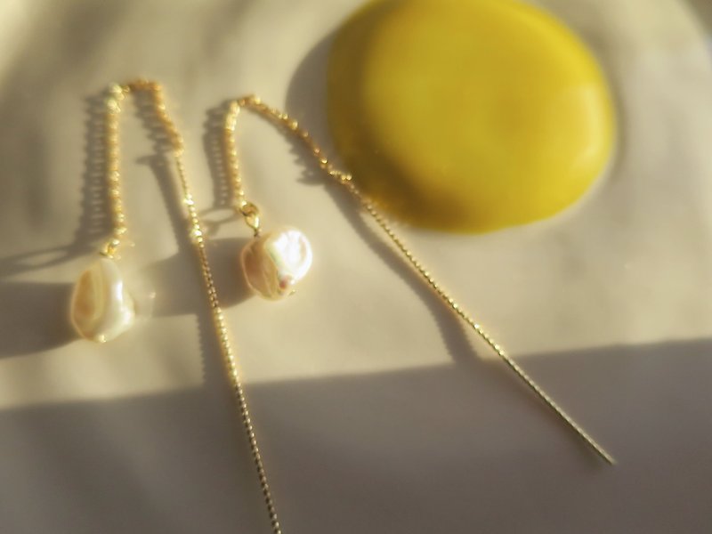 Falling into a twinkling love L'amour éclair - Earrings & Clip-ons - Pearl Gold