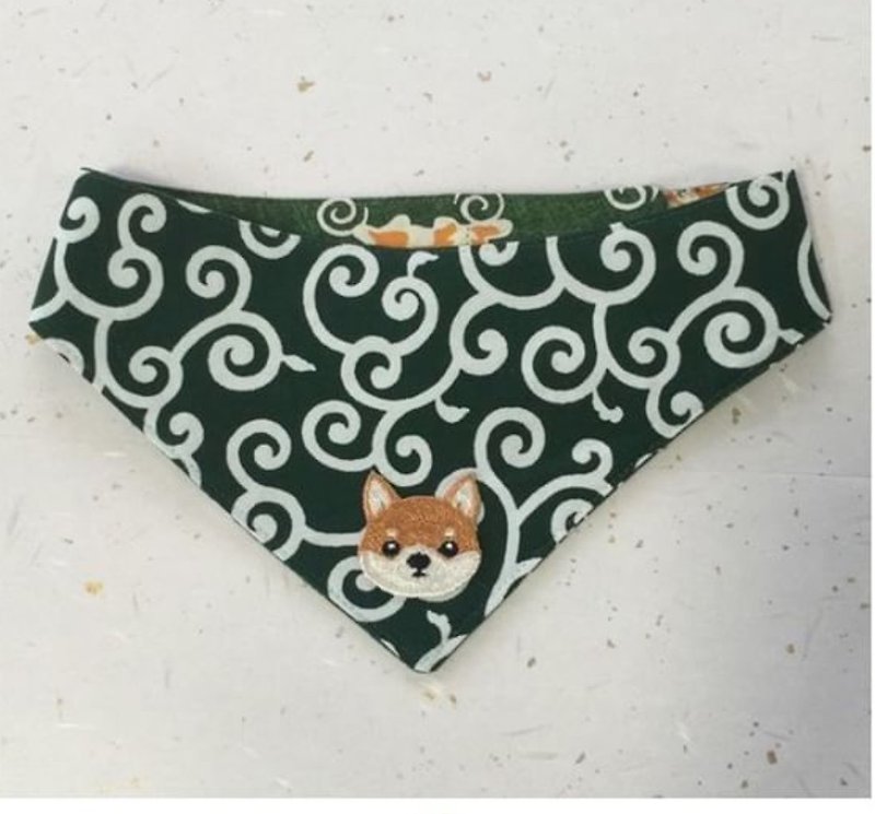 For dogs / Shiba Inu pattern reversible bandana with red shiba emblem - ชุดสัตว์เลี้ยง - ผ้าฝ้าย/ผ้าลินิน 