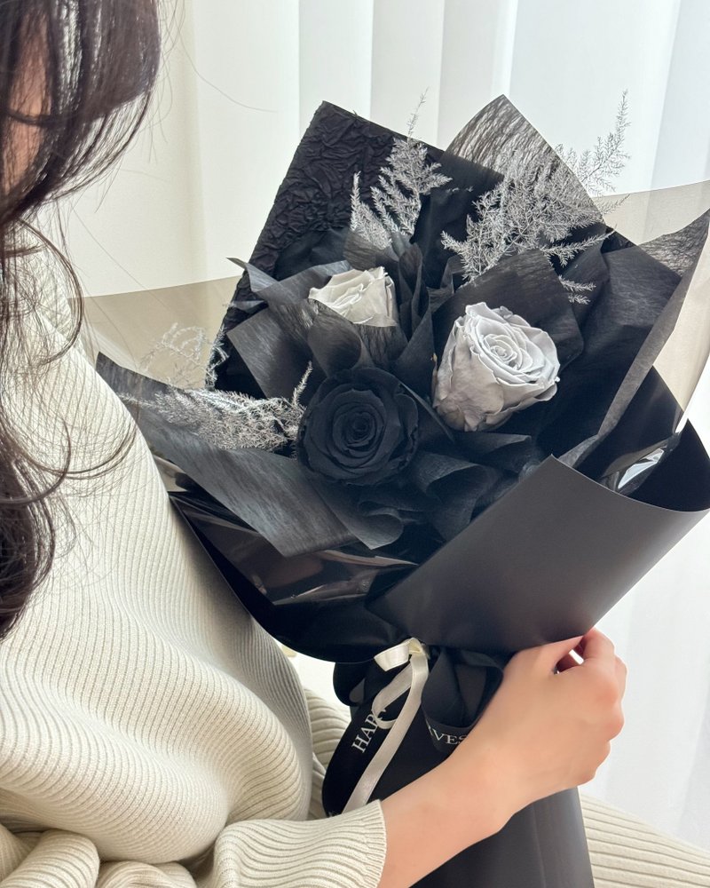 Black and gray eternal rose bouquet-Valentine's Day bouquet/personalized bouquet/black bouquet/boy's bouquet - ช่อดอกไม้แห้ง - พืช/ดอกไม้ สีดำ