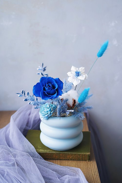 GOODLILY FLOWER 菓莉花藝生活提案所 【GOODLILY flower】糖果藍甜甜圈桌花