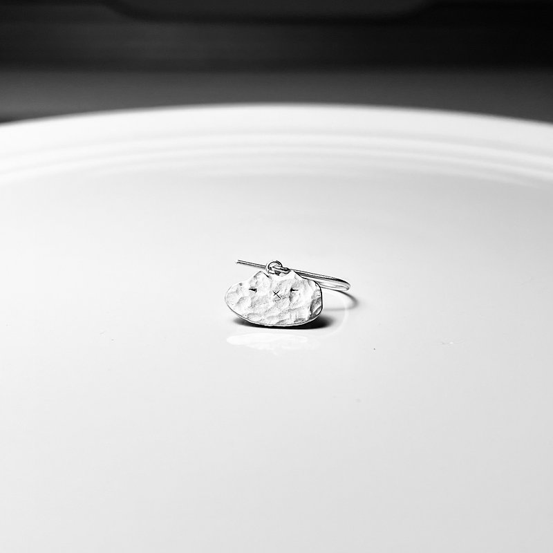 扁扁貓-純銀手工耳環 - 耳環/耳夾 - 純銀 銀色