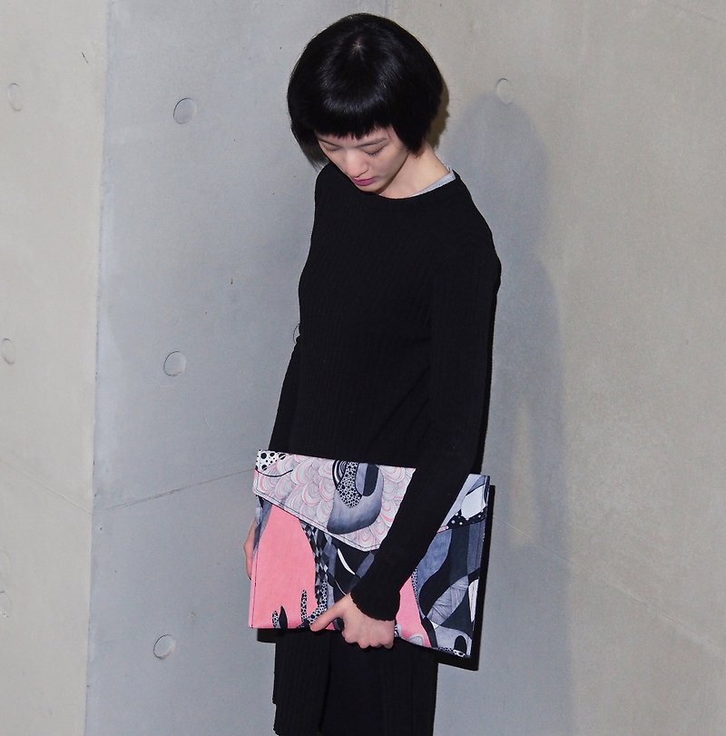 Hand-painted printing & envelope clutch bag / Mac 13 inch air & pro retina bag - Clutch Bags - Other Materials Pink