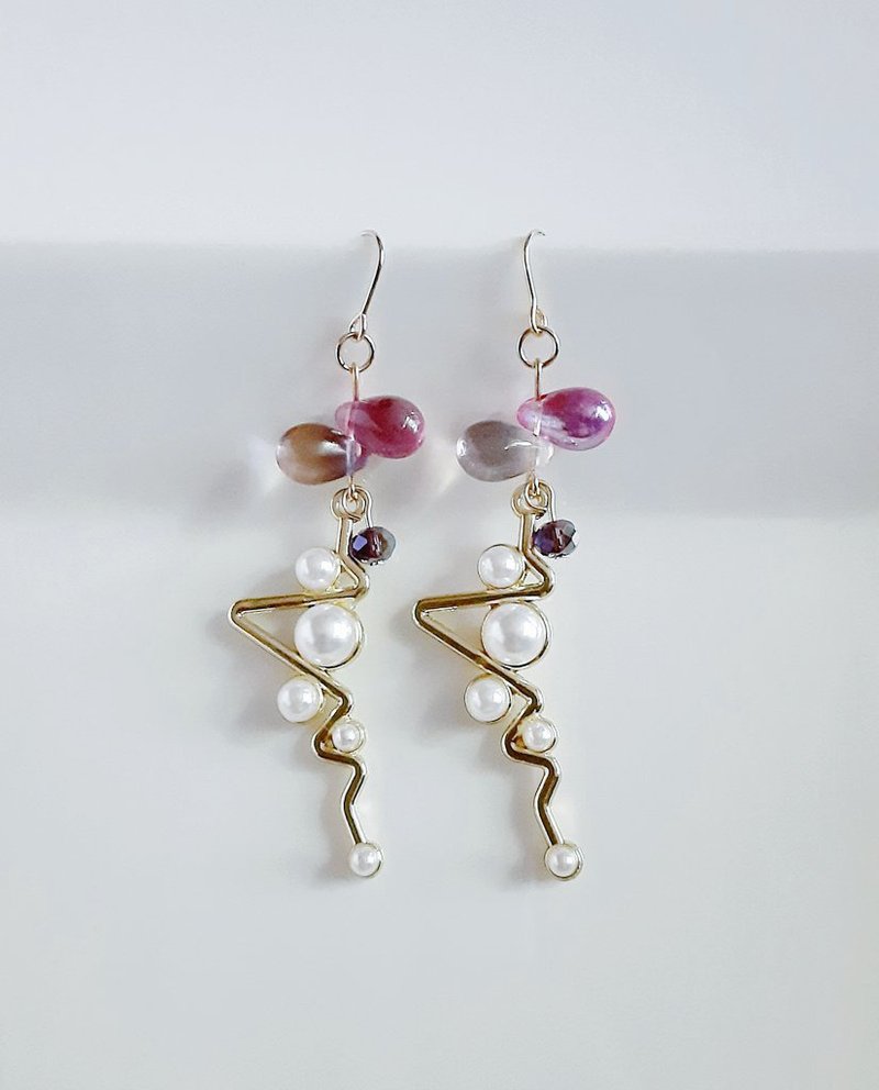 Zigzag charm earrings with plump drop beads and pearls, pink-purple, gift, stylish, unique design, can be changed to hypoallergenic earrings or Clip-On - Earrings & Clip-ons - Glass Pink