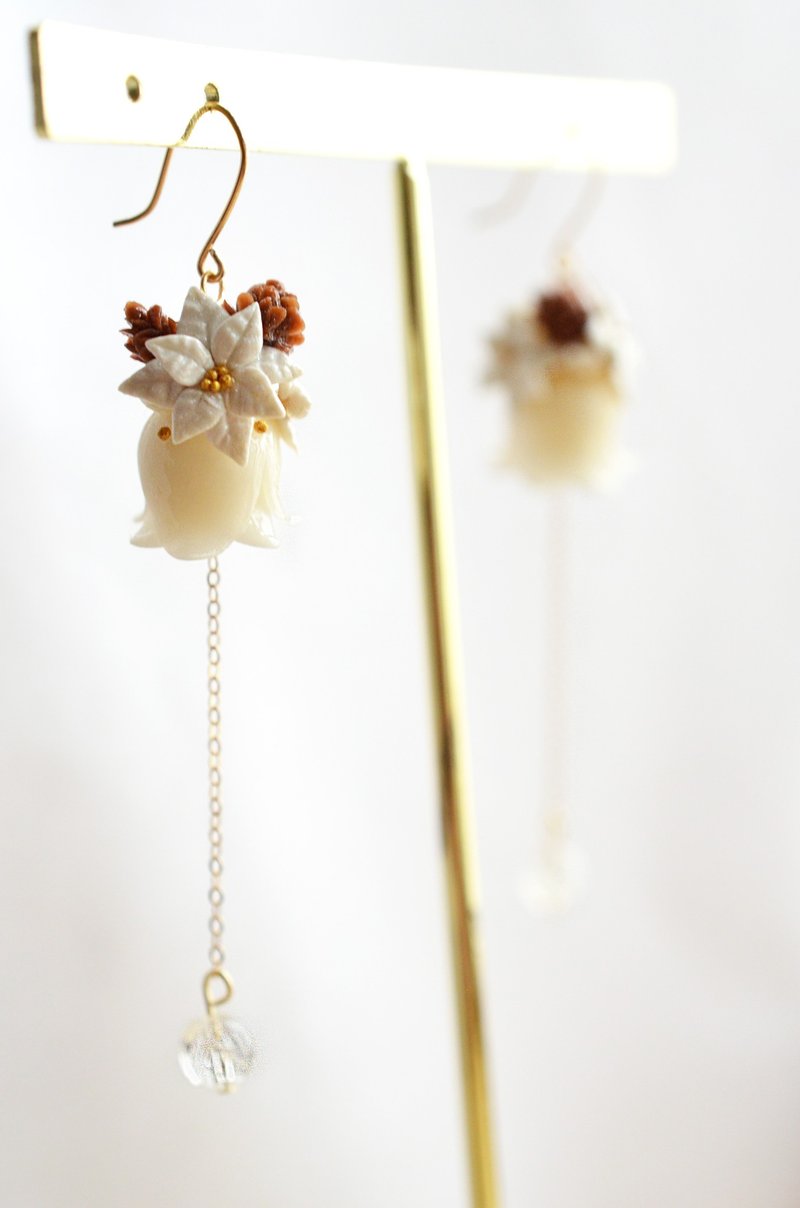 Christmas white bell flower pendant 14K gold-plated earrings/ Clip-On - ต่างหู - ดินเหนียว ขาว