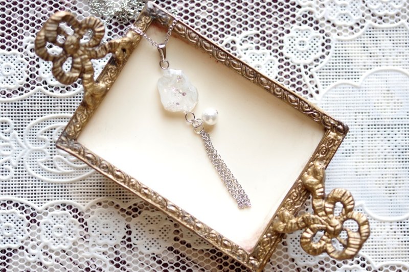 樹脂藝術 立體紋理與棉質珍珠、流蘇墜飾・白色風暴 - 項鍊 - 樹脂 白色