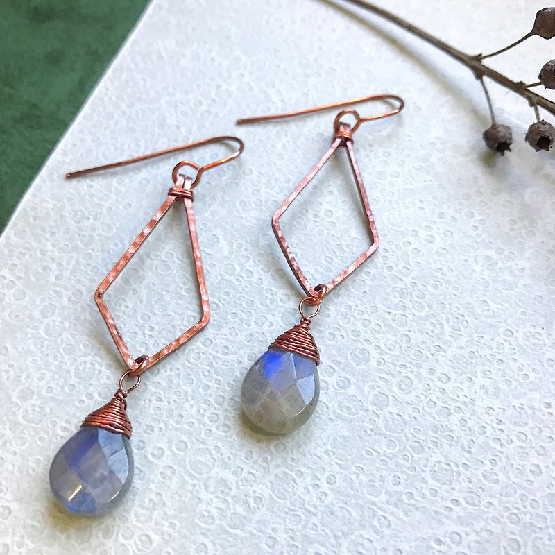 銅線編織耳環-水滴月光石 wire jewelry 客製化商品  - 耳環/耳夾 - 其他金屬 藍色