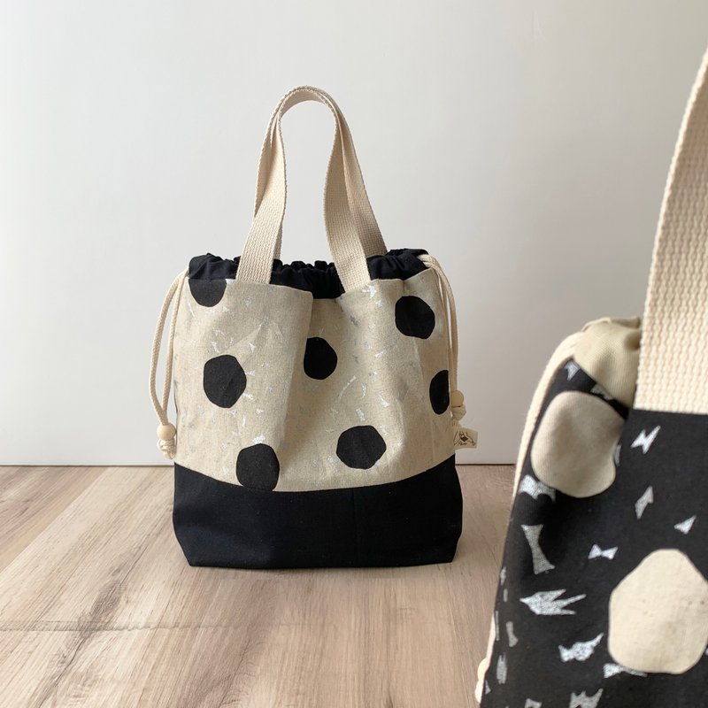 [River] Beam Tote Bag (Wide) / Japanese Fabric / Hot Silver Dots - Rice - กระเป๋าถือ - ผ้าฝ้าย/ผ้าลินิน สีกากี