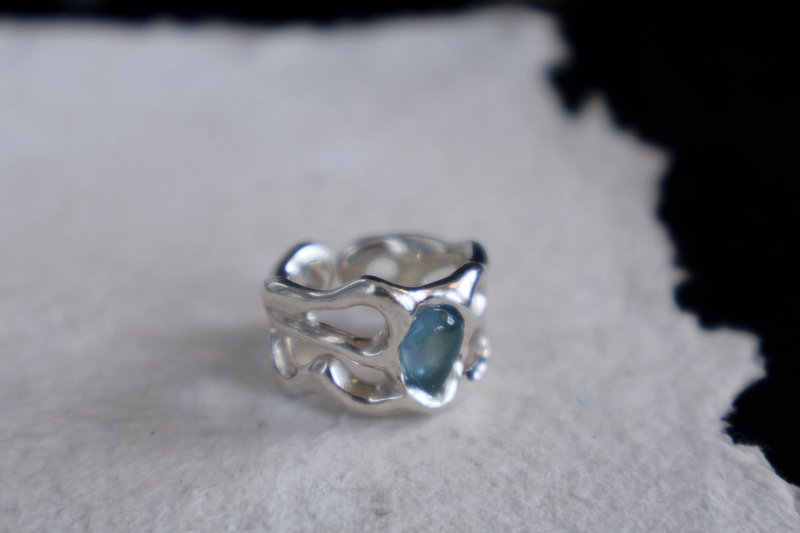 Molten simple texture Silver inlaid aquamarine versatile open ring - แหวนทั่วไป - เงินแท้ สีเงิน