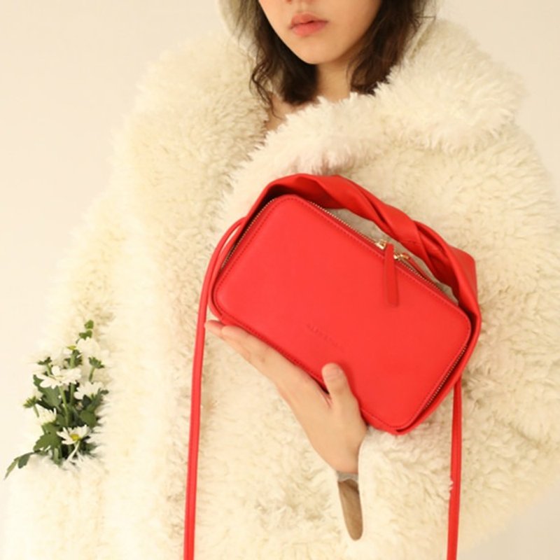 Warm red plain knotted twist small square bag hand-stitched imported top layer cowhide leather diagonal bag - กระเป๋าคลัทช์ - หนังแท้ สีแดง