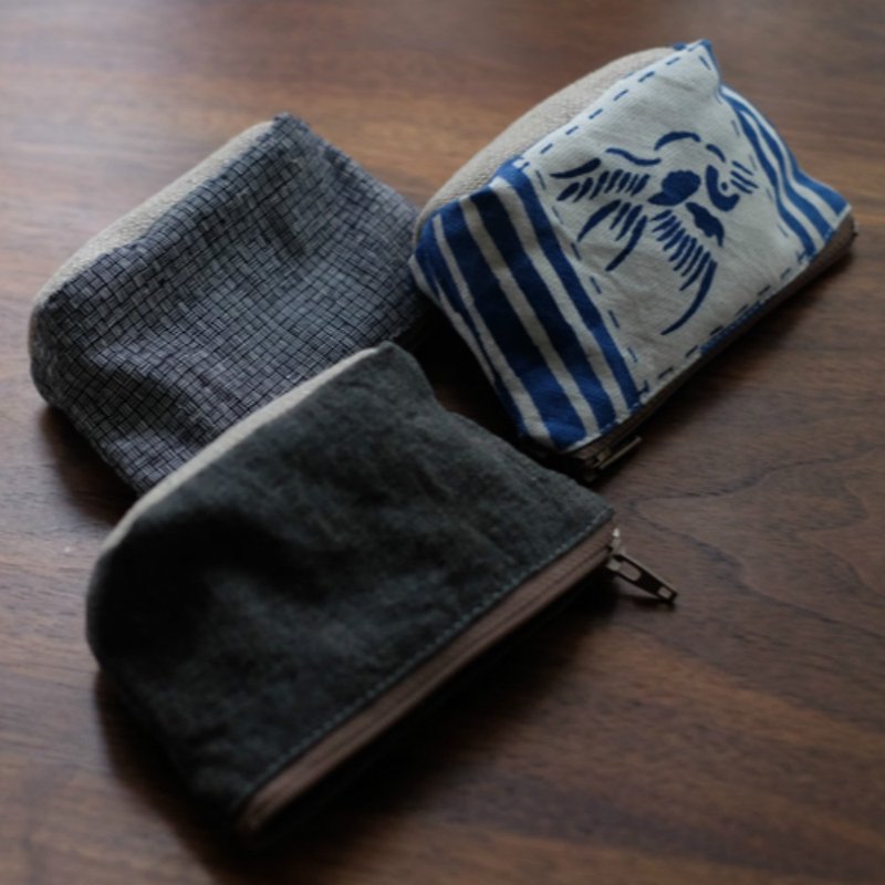 Multi-color old printed cloth mini coin purse hand cloth hand-woven YKK zipper storage wallet key bag - กระเป๋าใส่เหรียญ - ผ้าฝ้าย/ผ้าลินิน สีเทา