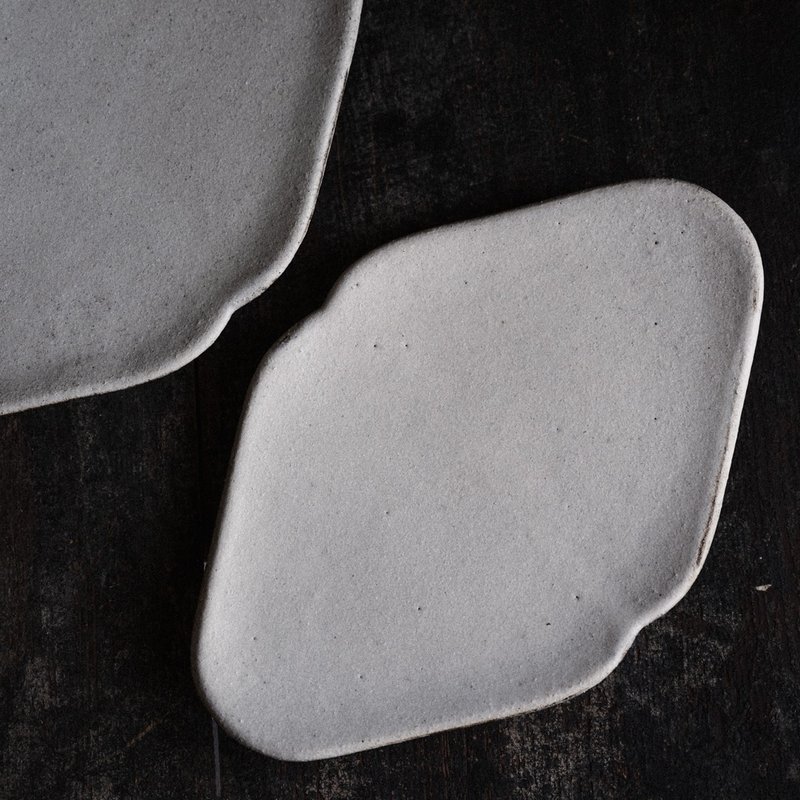 苞型豆皿  踏雪 - 盤子/餐盤/盤架 - 陶 