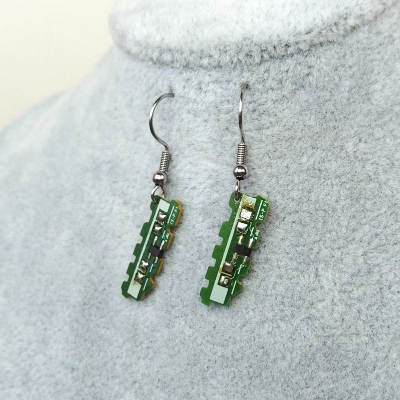 賽博朋克耳環。電路板首飾。送給他的計算機科學禮物。未來 - 耳環/耳夾 - 其他材質 綠色
